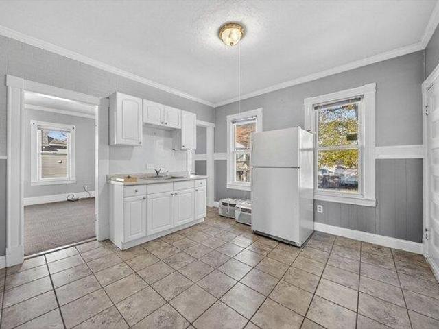 house with 6 bedroom, Chicopee MA ES105276748