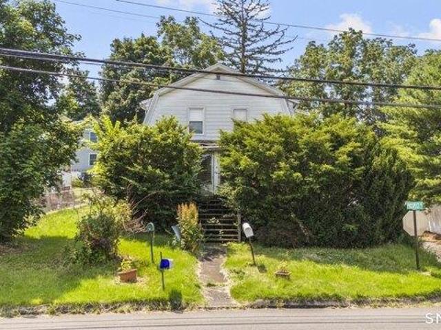 house with 6 bedroom, Cromwell CT ES105559382