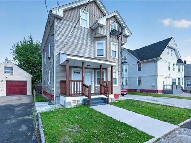 house with 6 bedroom, Cranston RI ES104852022