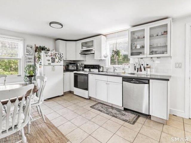 house with 6 bedroom, Derby CT ES105439438