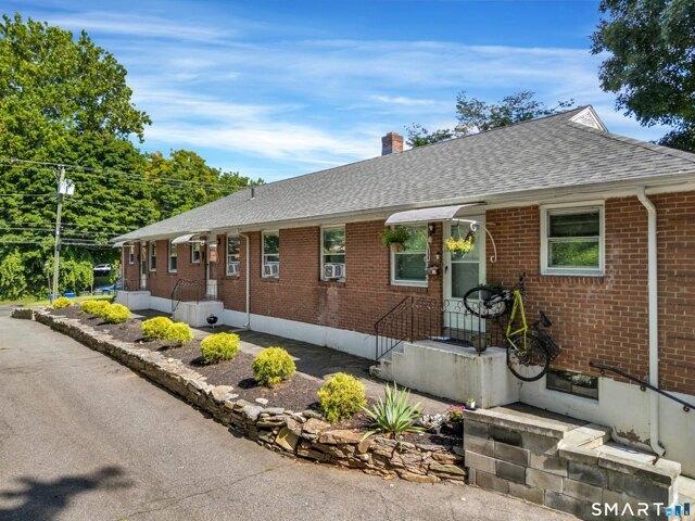 house with 6 bedroom, East Hartford CT ES105418083
