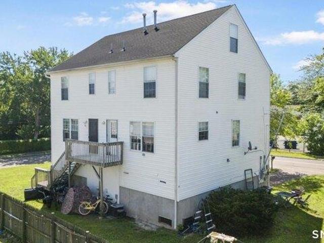 house with 6 bedroom, East Haven CT ES105474628