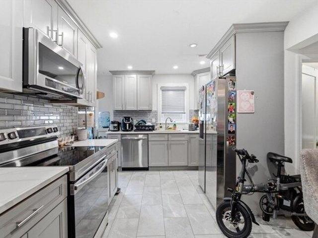 house with 6 bedroom, Everett MA ES104567243