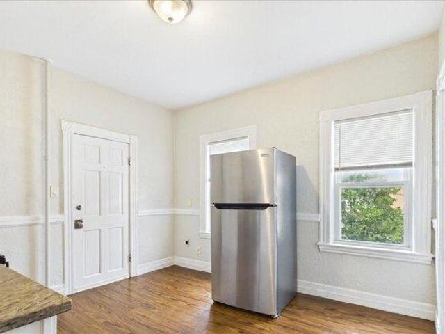 house with 6 bedroom, Everett MA ES105559901