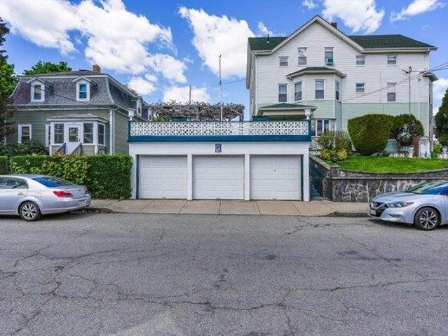 house with 6 bedroom, Fall River MA ES104852593