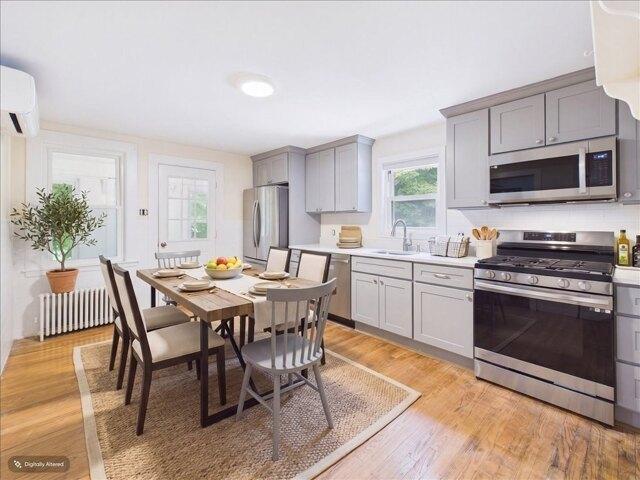 house with 6 bedroom, Foxboro MA ES105591265