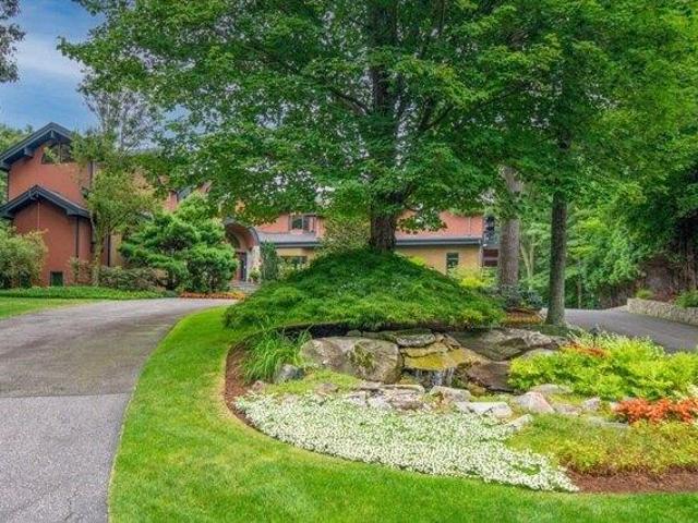 house with 6 bedroom, Framingham MA ES105341327