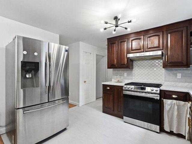 house with 6 bedroom, Framingham MA ES105551731