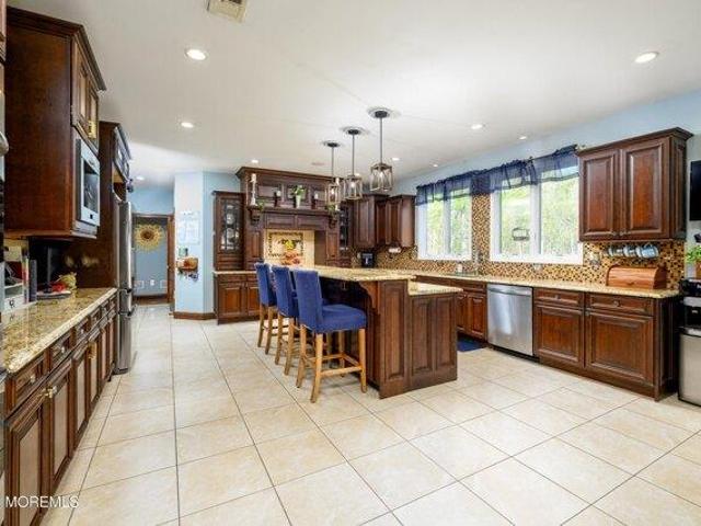house with 6 bedroom, Freehold NJ ES105533900