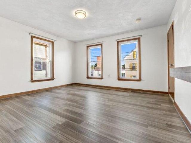 house with 6 bedroom, Gloucester MA ES105424309