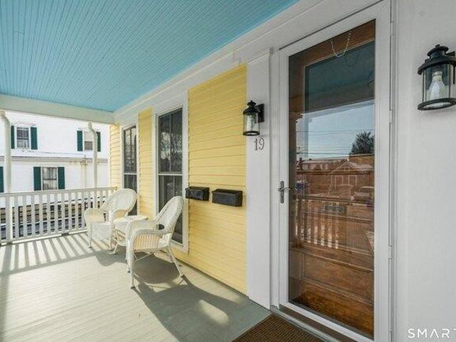 house with 6 bedroom, Groton CT ES105929168