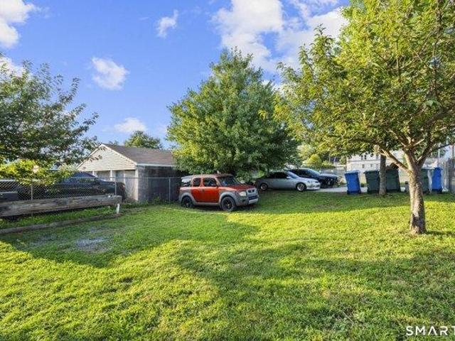 house with 6 bedroom, Hamden CT ES105423400