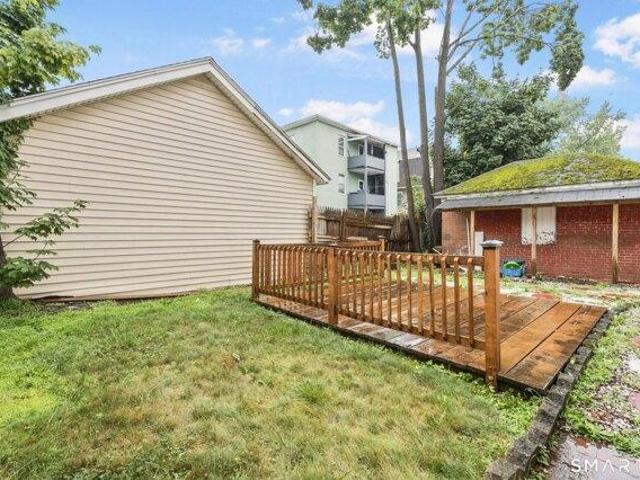 house with 6 bedroom, Hartford CT ES105258582
