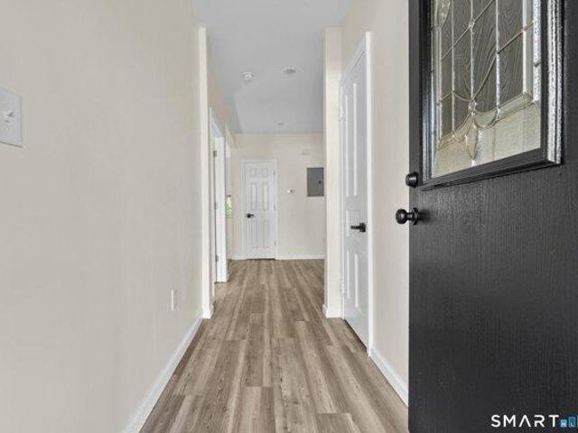 house with 6 bedroom, Hartford CT ES105516367