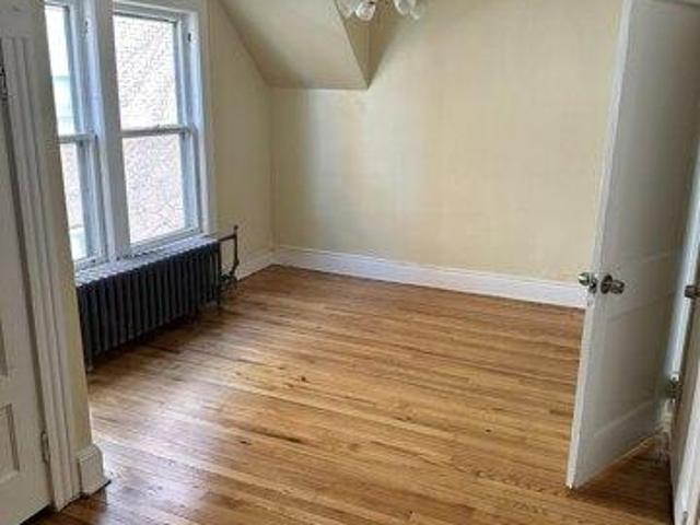 house with 6 bedroom, Hartford CT ES105612146