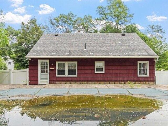 house with 6 bedroom, Haverhill MA ES105383712