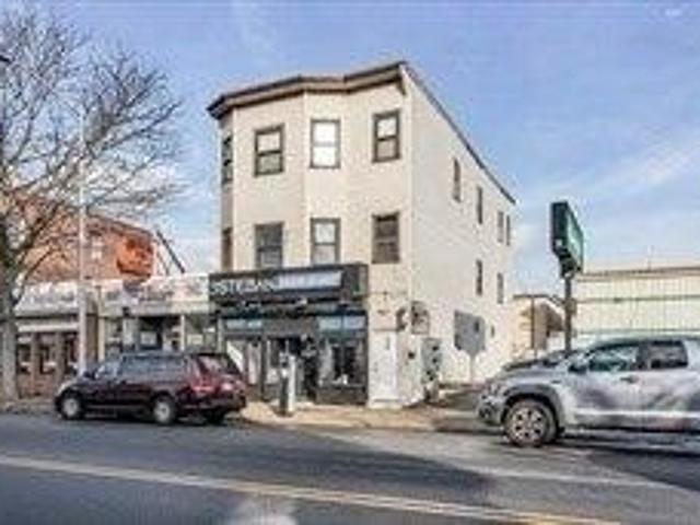 house with 6 bedroom, Lawrence MA ES105365413