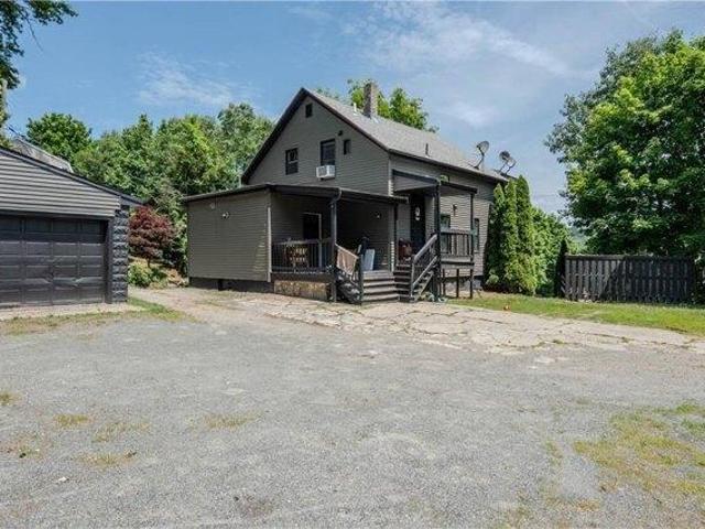 house with 6 bedroom, Lincoln RI ES104477814