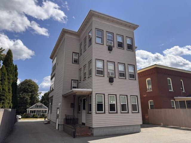 house with 6 bedroom, Lowell MA ES105535813