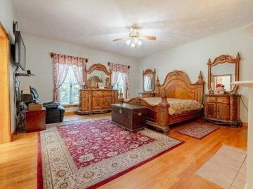 house with 6 bedroom, Medford MA DS103442836