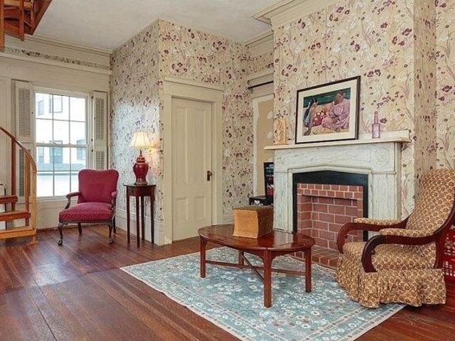 house with 6 bedroom, Medford MA ES105351084
