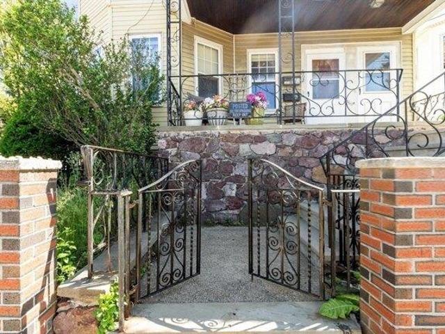 house with 6 bedroom, Medford MA ES105404934