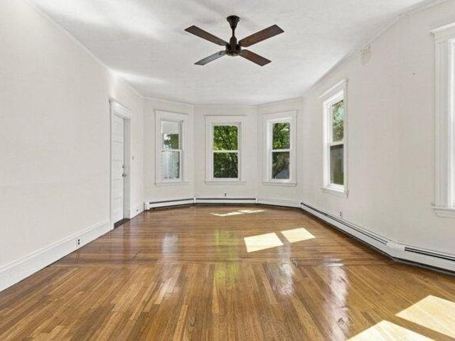 house with 6 bedroom, Medford MA ES105576844