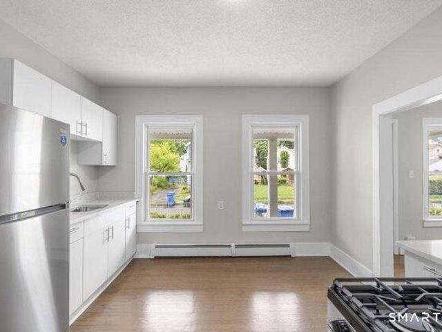house with 6 bedroom, Meriden CT ES104568915