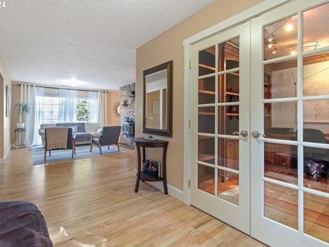 house with 6 bedroom, Milwaukie OR DS103501393