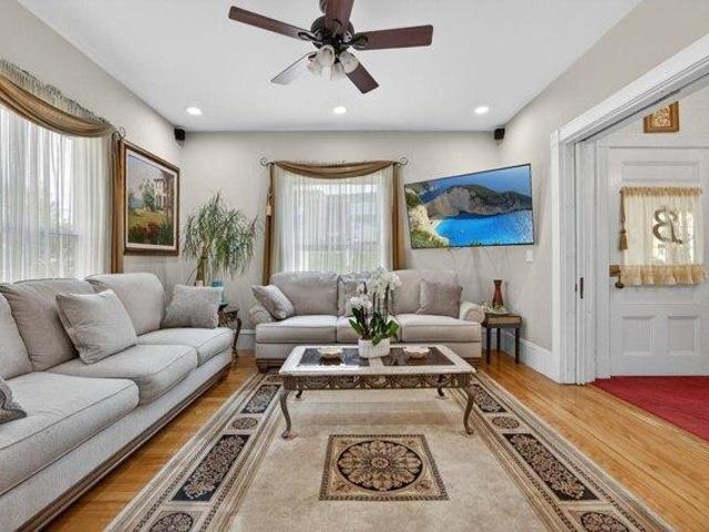 house with 6 bedroom, Nashua NH ES103888902