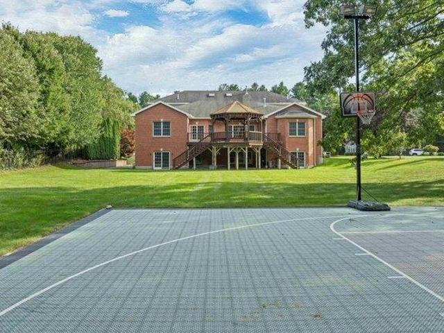 house with 6 bedroom, Nashua NH ES105548092