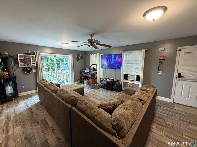house with 6 bedroom, Naugatuck CT ES105577047