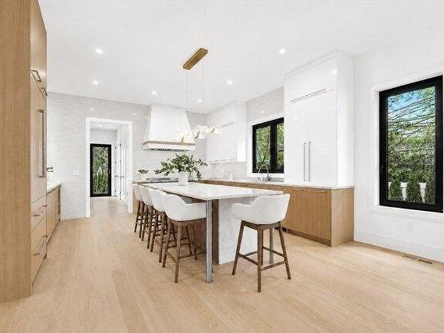 house with 6 bedroom, Newton MA ES105475621