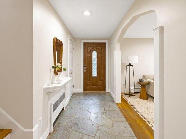 house with 6 bedroom, Newton MA ES105514628