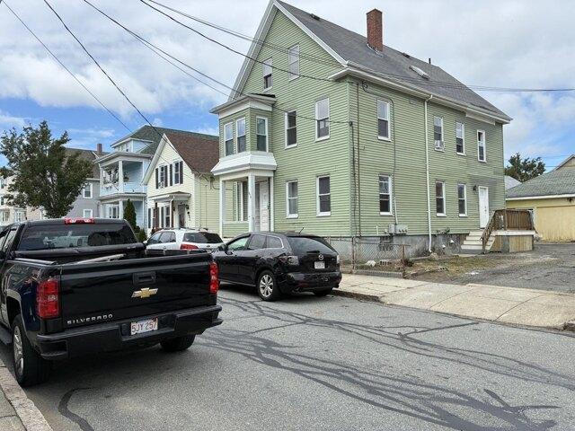 house with 6 bedroom, New Bedford MA ES105721319