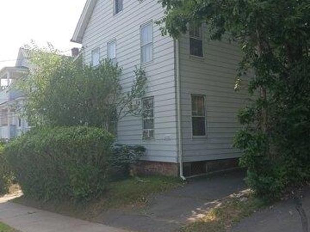 house with 6 bedroom, New Britain CT ES104540382