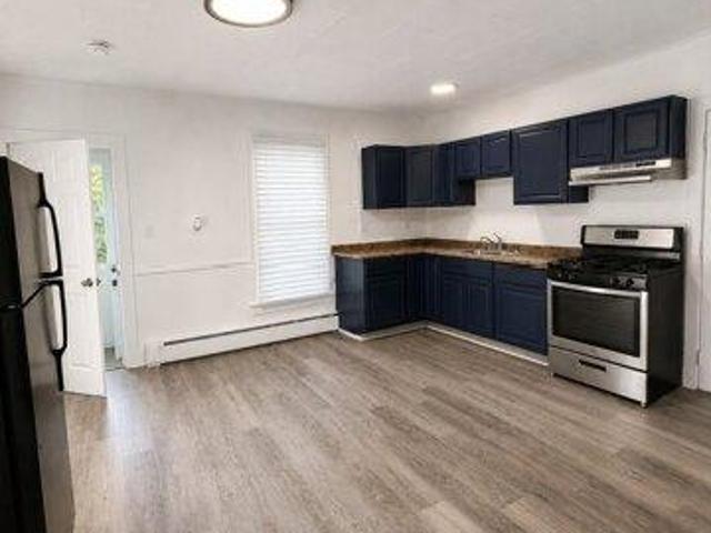 house with 6 bedroom, New Britain CT ES105557221