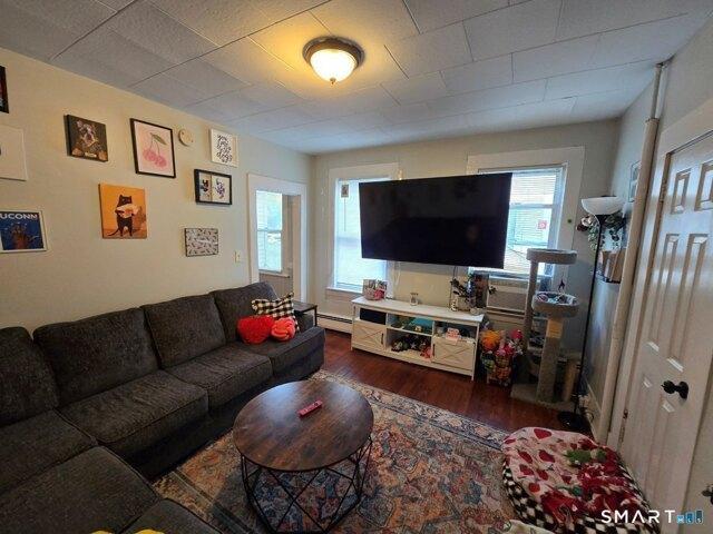 house with 6 bedroom, New Britain CT ES105514715