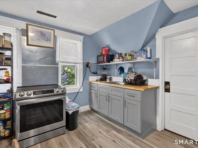 house with 6 bedroom, New Haven CT ES105611209
