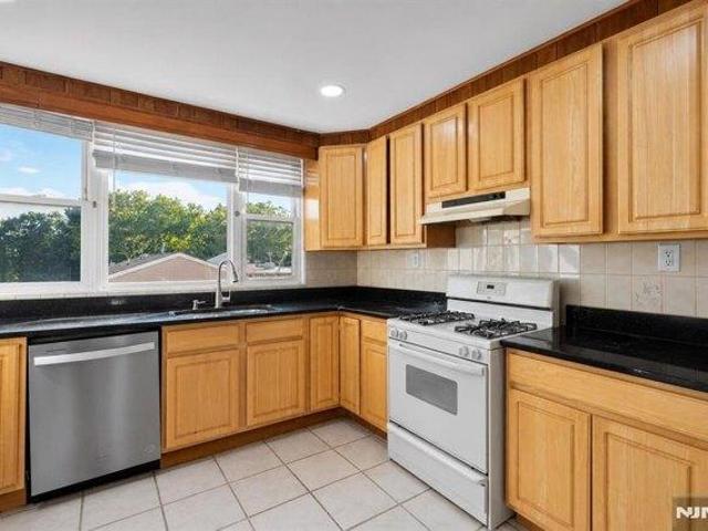 house with 6 bedroom, North Bergen NJ ES105256063