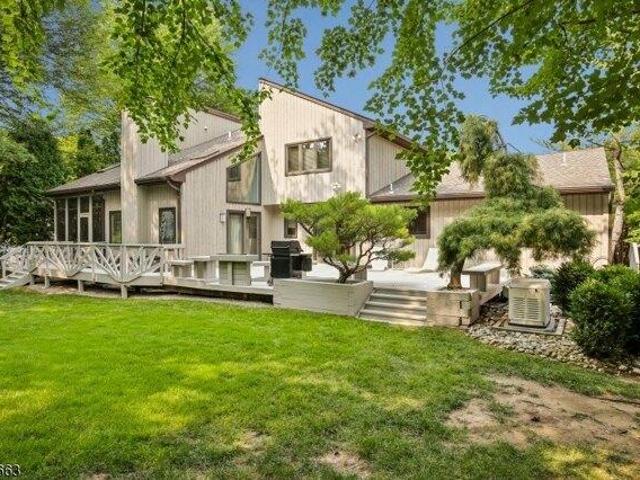 house with 6 bedroom, North Caldwell NJ ES105278894
