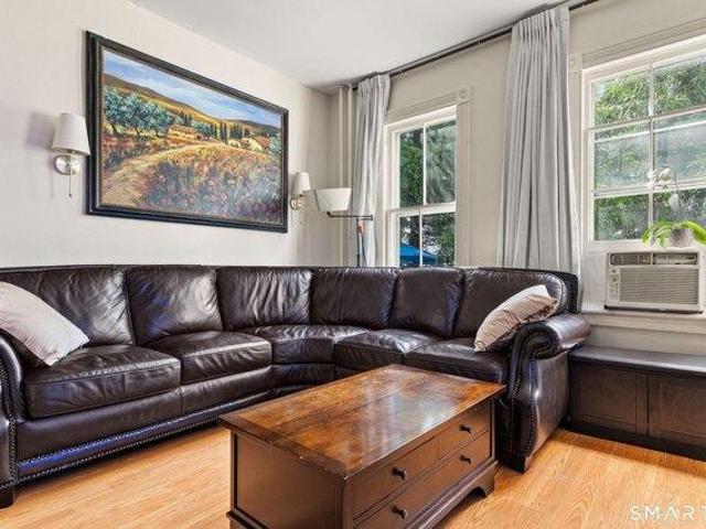 house with 6 bedroom, Norwalk CT ES105426482