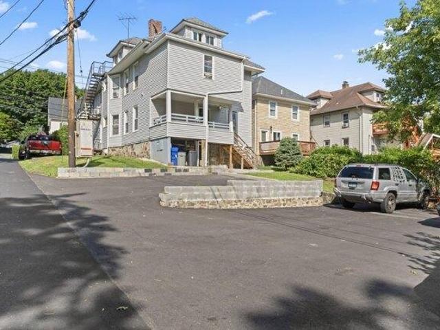 house with 6 bedroom, Norwalk CT ES105534393