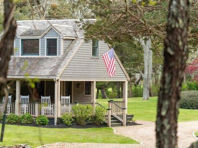 house with 6 bedroom, Oak Bluffs MA ES105610386