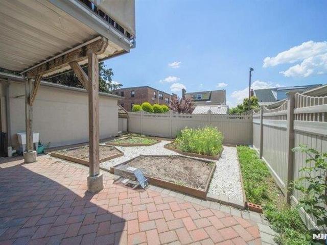 house with 6 bedroom, Palisades Park NJ ES105576523