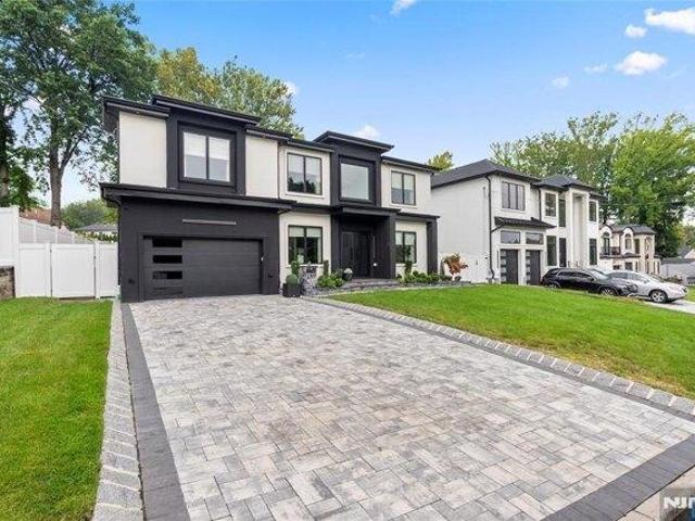 house with 6 bedroom, Paramus NJ ES105589329
