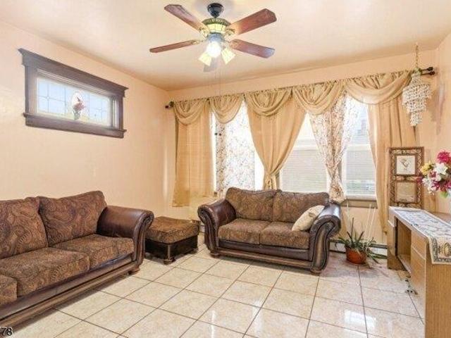 house with 6 bedroom, Paterson NJ ES105629127