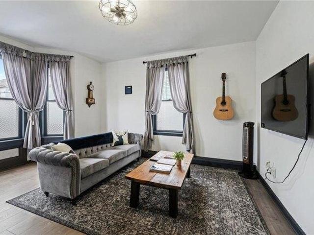 house with 6 bedroom, Providence RI ES104920598