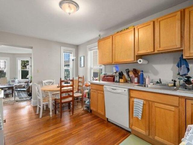 house with 6 bedroom, Somerville MA ES105630406