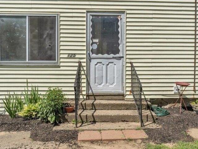 house with 6 bedroom, Southbridge MA ES104011004